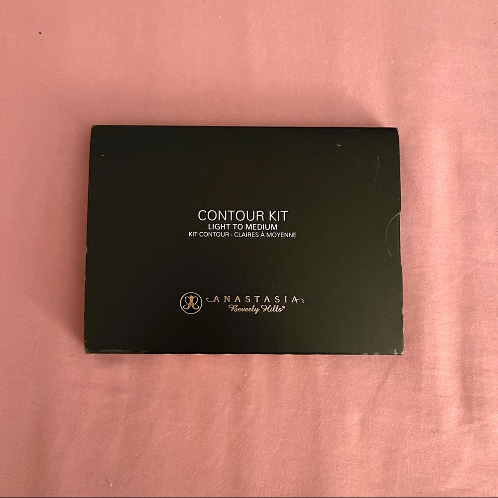 Anastasia Beverly Hills Light - Medium Contour Kit